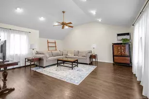 17 Doxey Dr, Glen Cove, NY 11542 - Photo 9