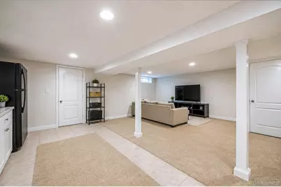 1096 Manor Lane, Bay Shore, NY 11706 - Photo 39
