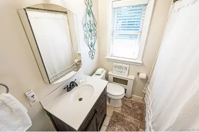 1096 Manor Lane, Bay Shore, NY 11706 - Photo 23