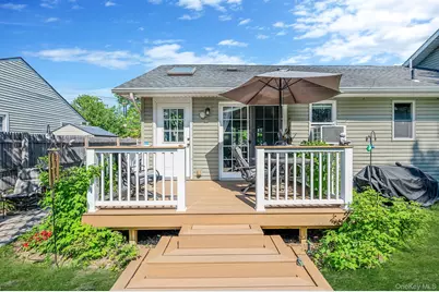 1096 Manor Lane, Bay Shore, NY 11706 - Photo 9