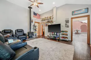 1096 Manor Ln, Bay Shore, NY 11706 - Photo 19