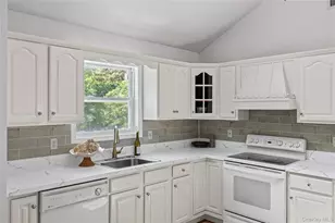 22 Bellhaven Rd, Bellport, NY 11713 - Photo 13