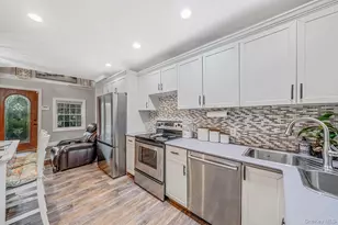 208 Avenue C, Ronkonkoma, NY 11779 - Photo 7