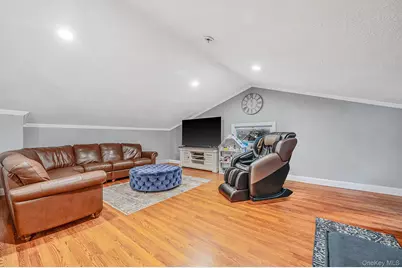 208 Avenue C, Ronkonkoma, NY 11779 - Photo 23