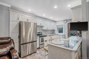 208 Avenue C, Ronkonkoma, NY 11779 - Photo 9