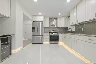 89 W 4th Street, Ronkonkoma, NY 11779 - Photo 7
