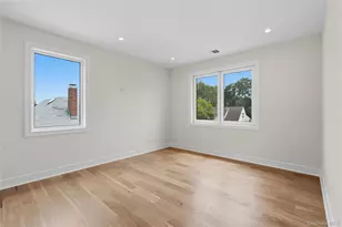 28 Choir Ln, Westbury, NY 11590 - Photo 31