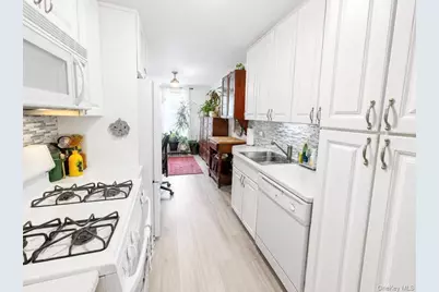 209-10 41st Ave #3N, Bayside, NY 11361 - Photo 3