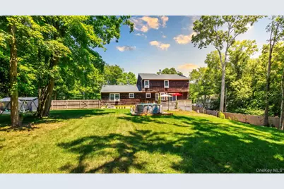 370 S Country Road, Brookhaven, NY 11719 - Photo 33
