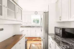 370 S Country Rd, Brookhaven, NY 11719 - Photo 9