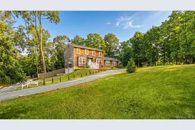 370 S Country Road, Brookhaven, NY 11719 - Photo 35