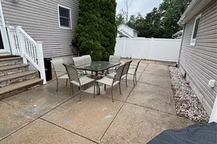 38 Hallock Ave, Smithtown, NY 11787 - Photo 5