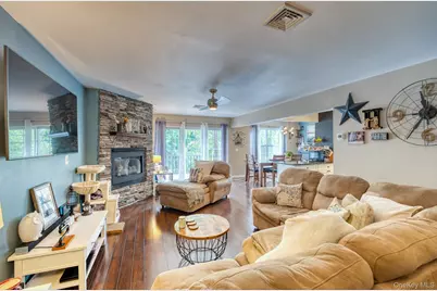 1130 Washington Green, New Windsor, NY 12553 - Photo 11