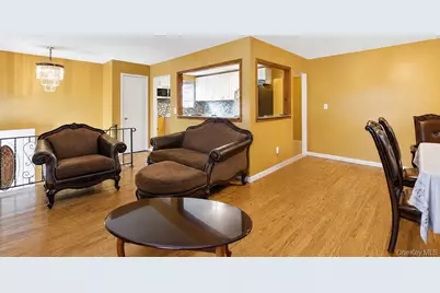 218 Montana Avenue, Bay Shore, NY 11706 - Photo 5