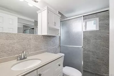 218 Montana Avenue, Bay Shore, NY 11706 - Photo 15