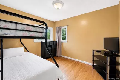 218 Montana Avenue, Bay Shore, NY 11706 - Photo 11