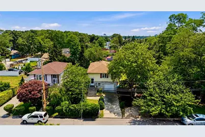 218 Montana Avenue, Bay Shore, NY 11706 - Photo 3