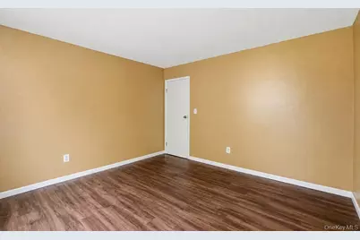 218 Montana Avenue, Bay Shore, NY 11706 - Photo 13