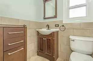 104 Sheridan Ave, Williston Park, NY 11596 - Photo 17