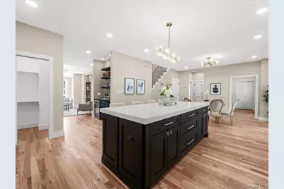 8 Brixton Road, Garden City, NY 11530 - Photo 17