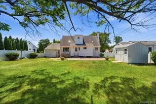 25 Lois Ln, Farmingdale, NY 11735 - Photo 3