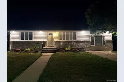 25 Lois Lane, Farmingdale, NY 11735 - Photo 1