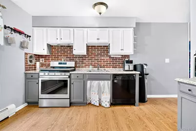 105 Robinhood Lane, West Nyack, NY 10994 - Photo 17