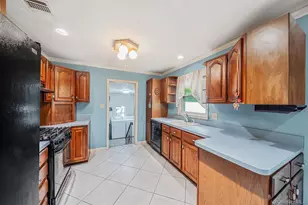 1231 10th St, West Babylon, NY 11704 - Photo 9