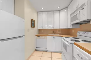 166-10 Powells Cove Blvd, Whitestone, NY 11357 - Photo 7