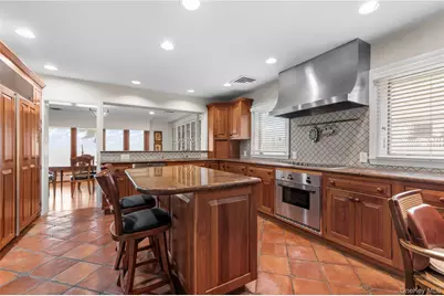 32 Westland Drive, Glen Cove, NY 11542 - Photo 23