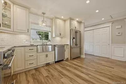 45 Cottonwood Lane, Westbury, NY 11590 - Photo 7