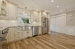 45 Cottonwood Ln, Westbury, NY 11590 - Photo 7