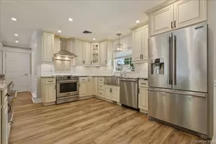 45 Cottonwood Ln, Westbury, NY 11590 - Photo 5