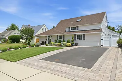 45 Cottonwood Lane, Westbury, NY 11590 - Photo 3