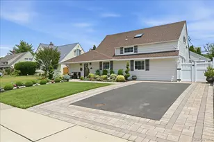 45 Cottonwood Ln, Westbury, NY 11590 - Photo 3