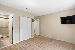 20 Oaktree Dr, Smithtown, NY 11787 - Photo 15