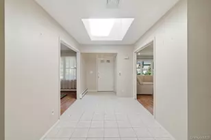 20 Oaktree Dr, Smithtown, NY 11787 - Photo 5