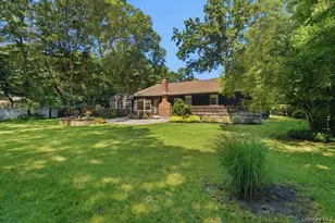 20 Oaktree Dr, Smithtown, NY 11787 - Photo 35