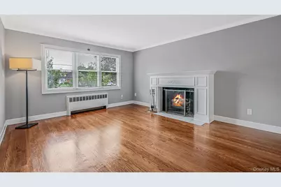 453 Dartmouth Street, Westbury, NY 11590 - Photo 5