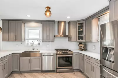 625 S 10th Street, New Hyde Park, NY 11040 - Photo 7