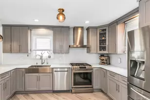 625 S 10th St, New Hyde Park, NY 11040 - Photo 7