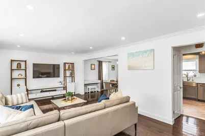 625 S 10th Street, New Hyde Park, NY 11040 - Photo 3