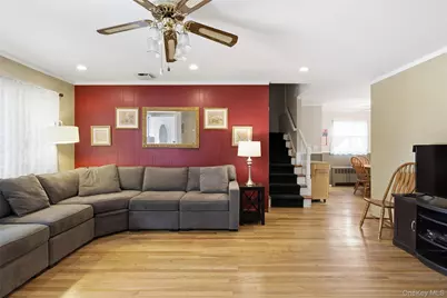 3902 Clove Court, Seaford, NY 11783 - Photo 5