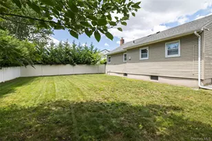 3902 Clove Ct, Seaford, NY 11783 - Photo 21