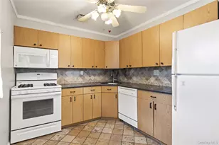 3902 Clove Ct, Seaford, NY 11783 - Photo 11