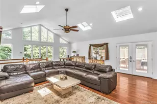 39 Kennedy Dr, Plainview, NY 11803 - Photo 11
