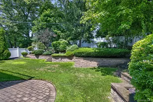 7 Chatham Rd, Commack, NY 11725 - Photo 15