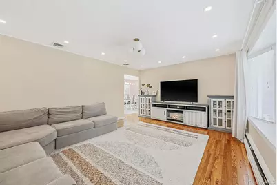 9 Stuart Drive, Syosset, NY 11791 - Photo 3