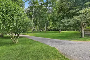 17 Baiting Hollow Rd, East Hampton, NY 11937 - Photo 3