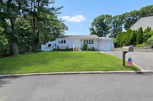 40 Sarah Dr, Lake Grove, NY 11755 - Photo 3